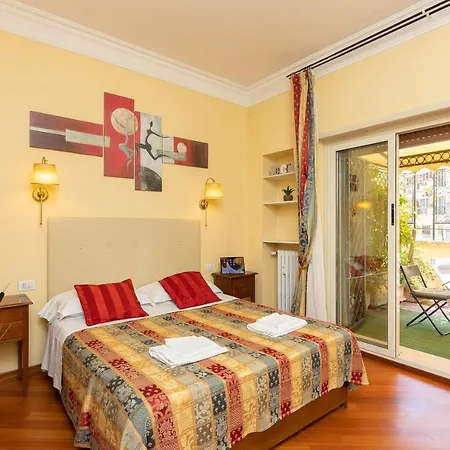 Internouno Deluxe Πανσιόν 4*