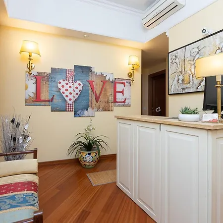 Internouno Deluxe Πανσιόν